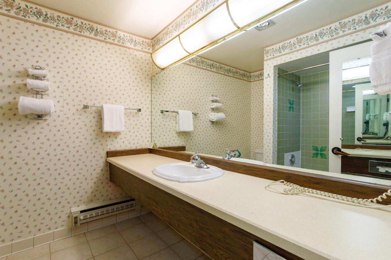 Queen Room Two Queen Beds Kitchenette Non Smoking