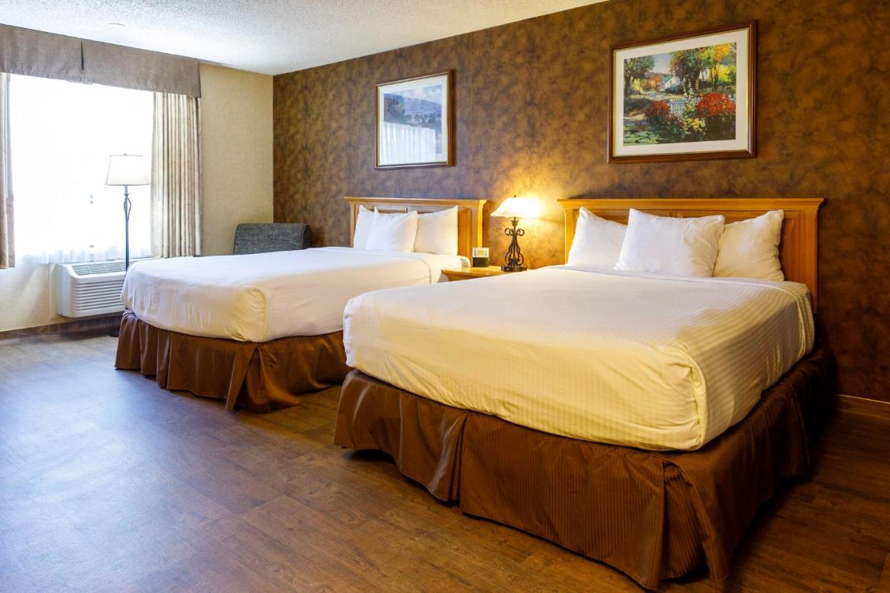 Queen Room Two Queen Beds Kitchenette Non Smoking