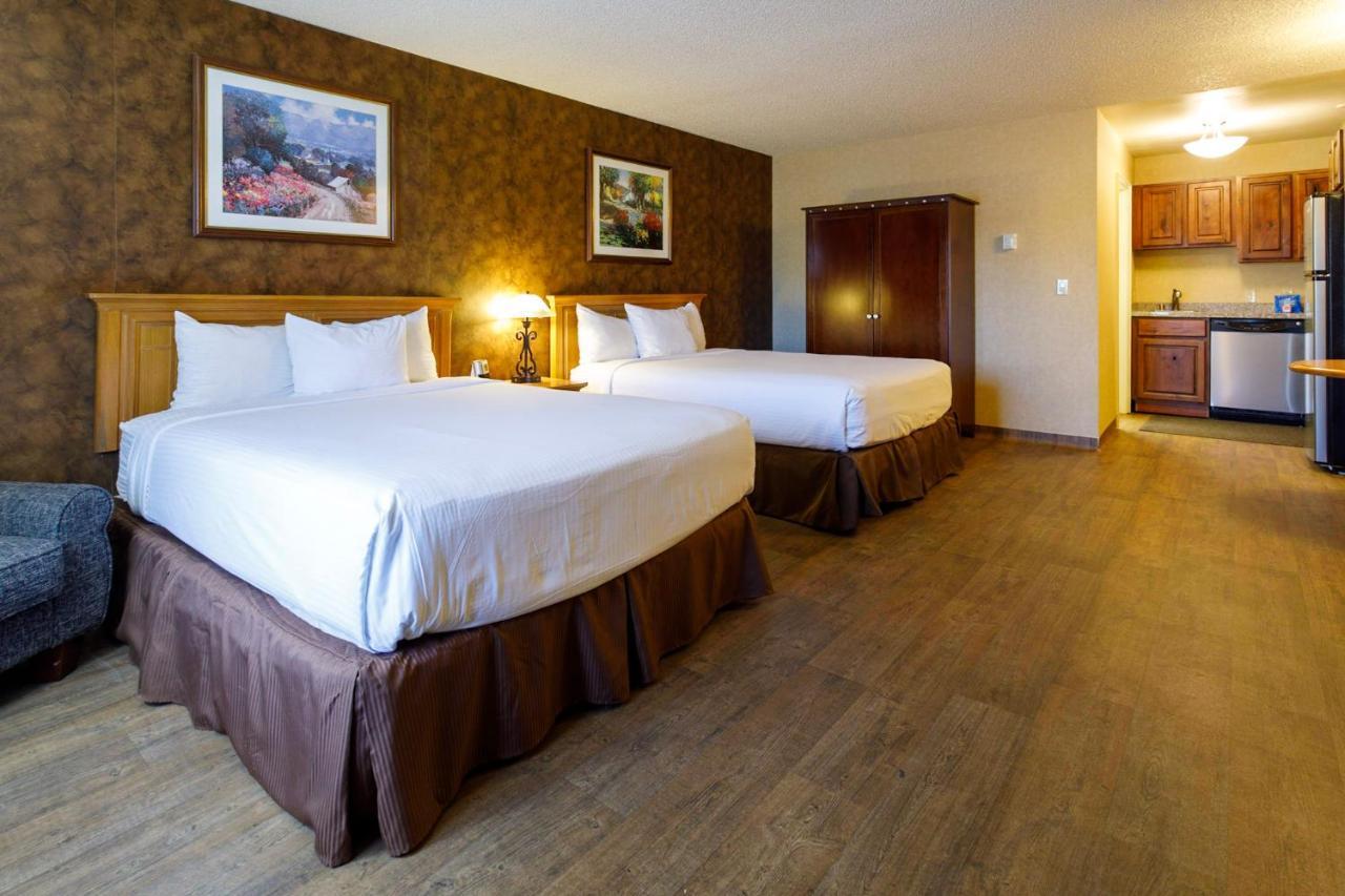 Queen Room Two Queen Beds Kitchenette Non Smoking
