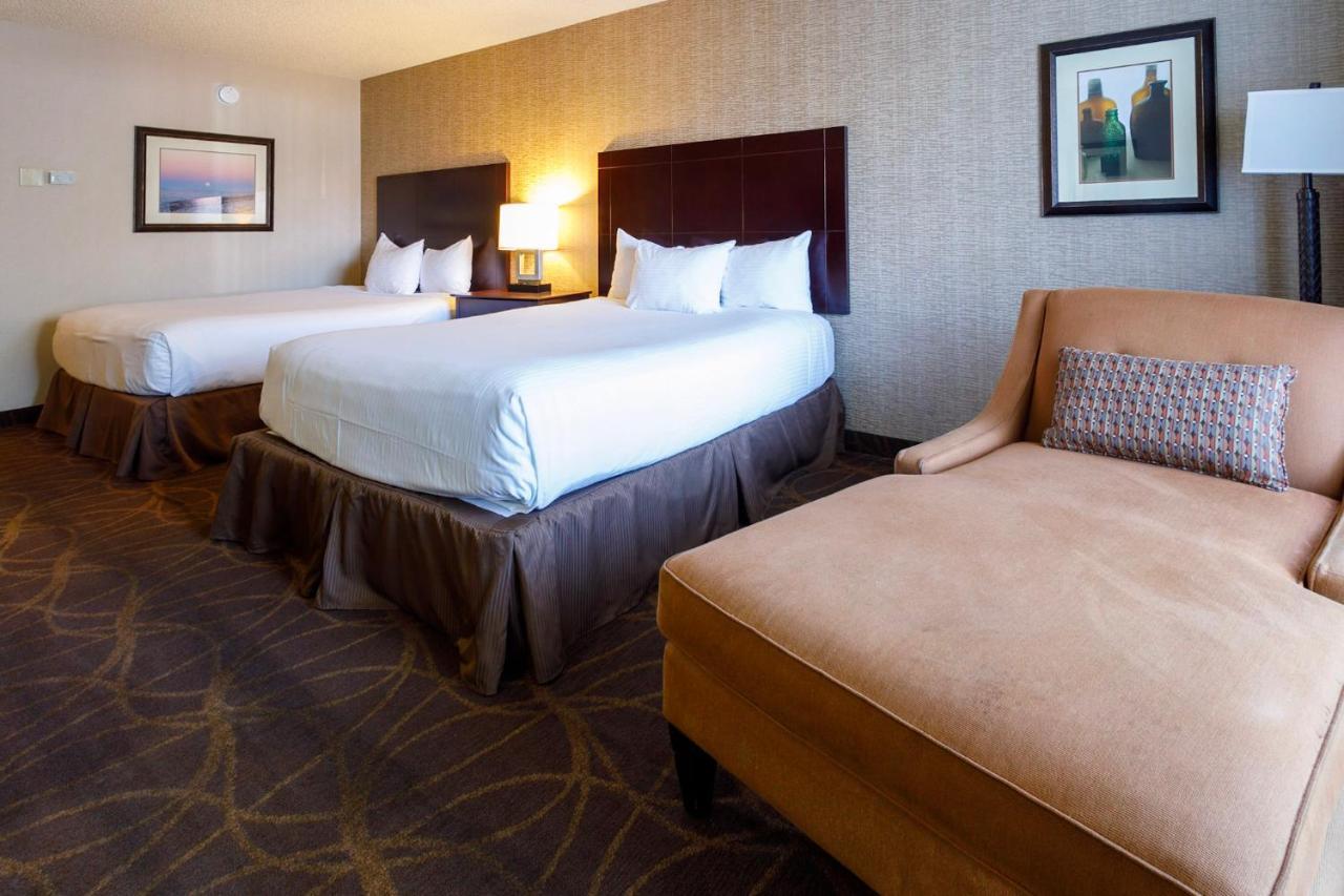 Deluxe Queen Room Two Queen Beds Smoking