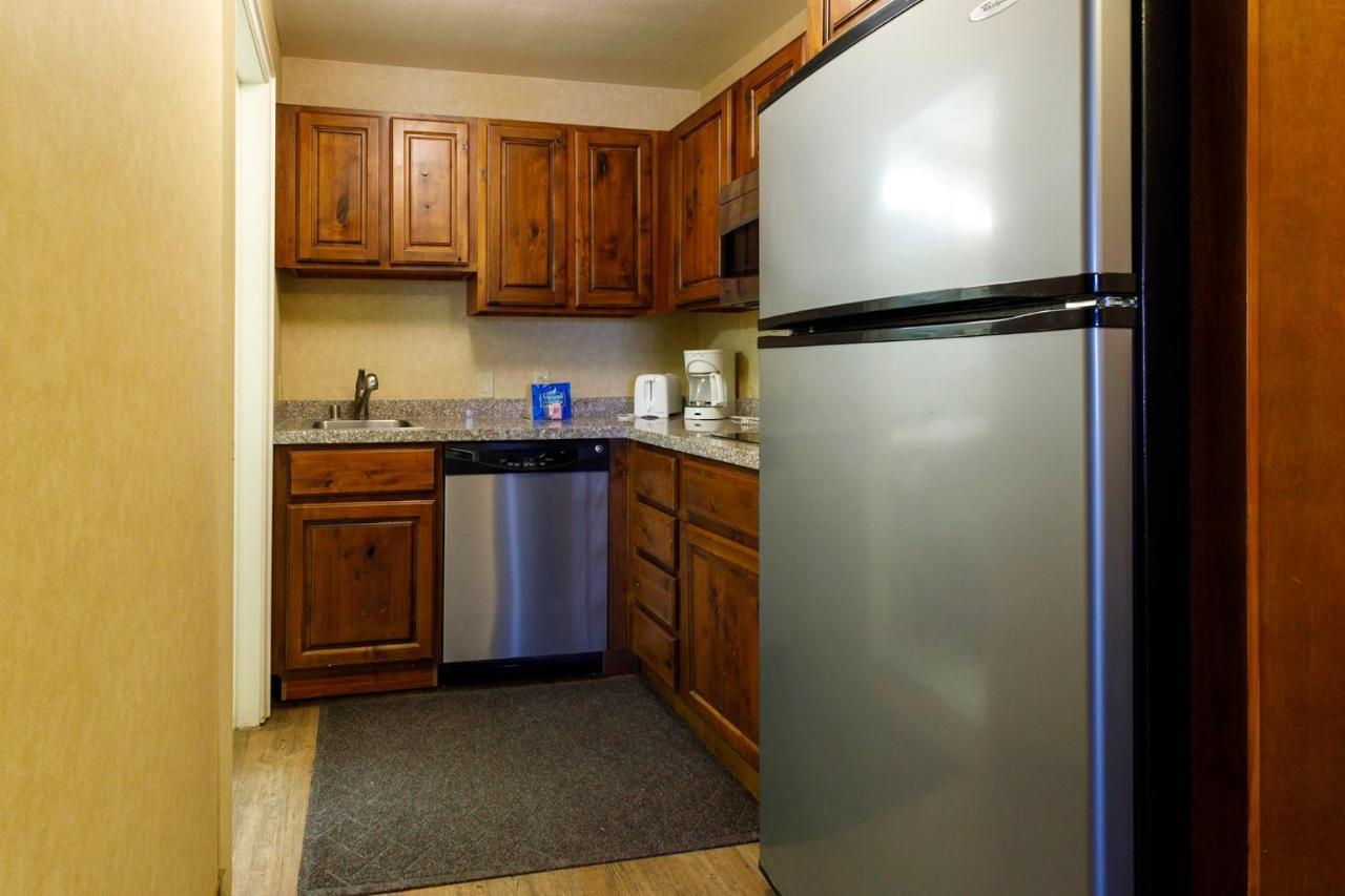 Queen Room Two Queen Beds Kitchenette Non Smoking
