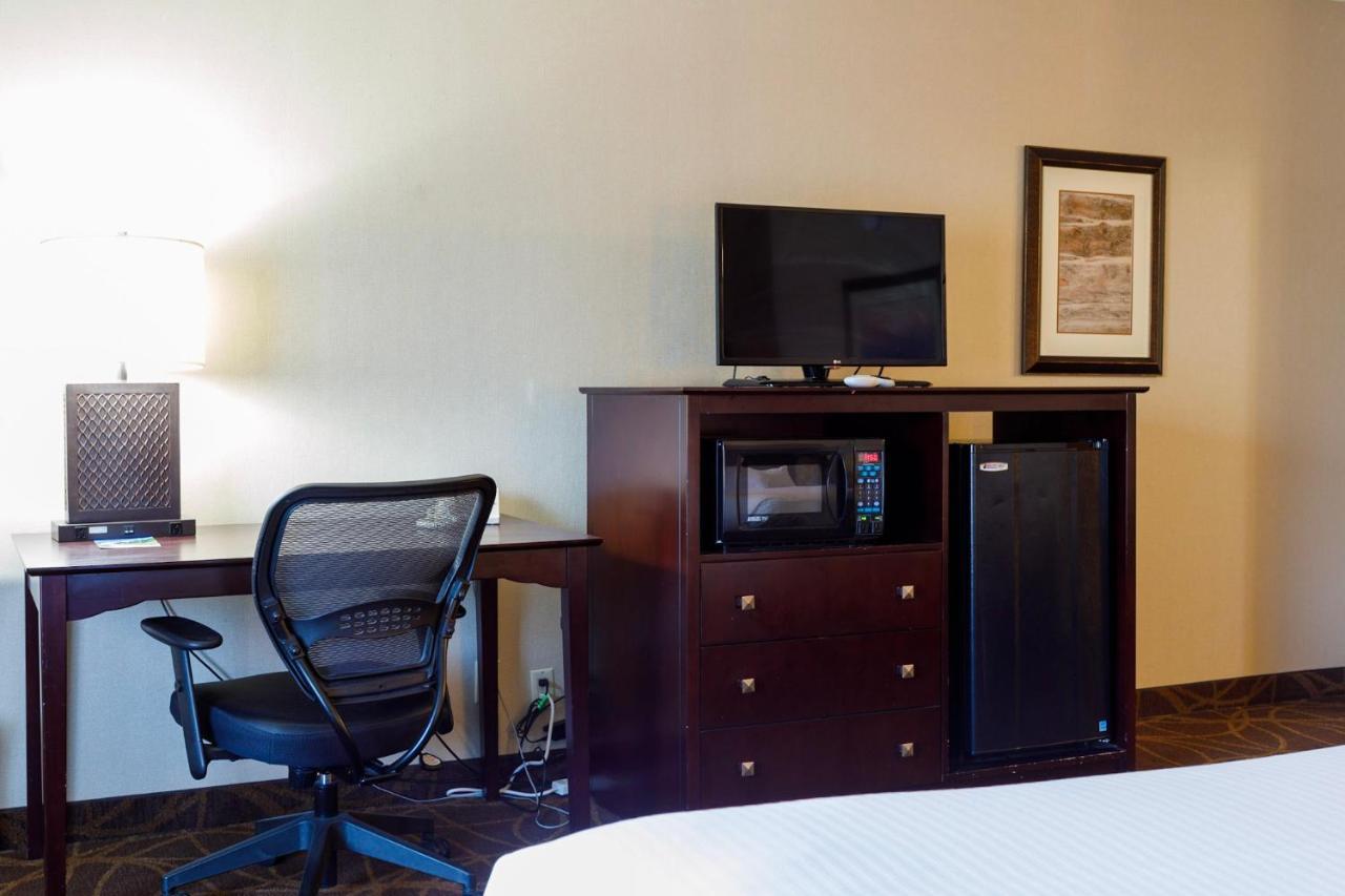 Deluxe Queen Room Two Queen Beds Smoking