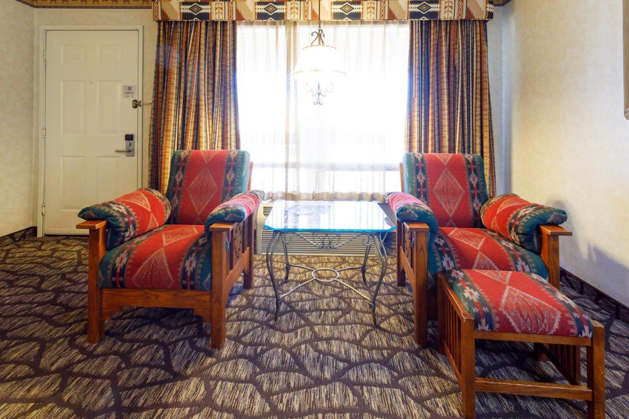 1 King Bed Premium Non-Smoking