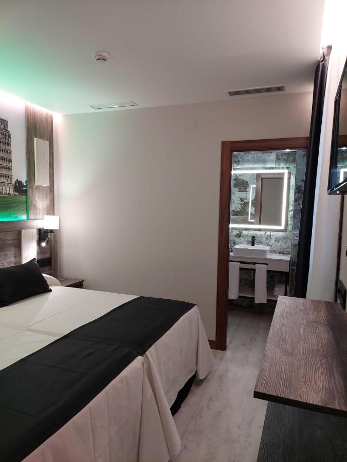 Comfort Triple Room Shower,1320179620:JPEG