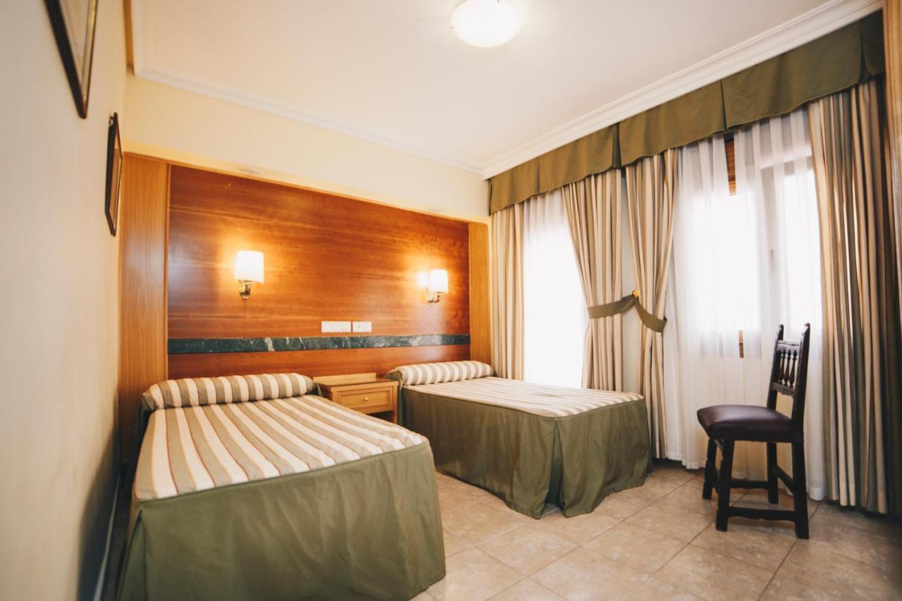 Twin Room,1322662342:JPEG