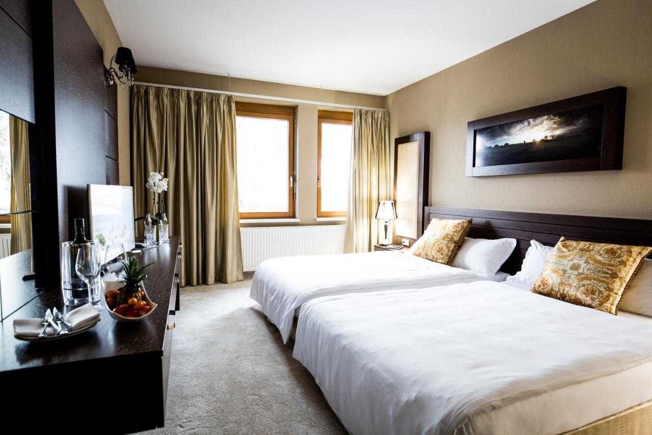 Deluxe Double Room Shower