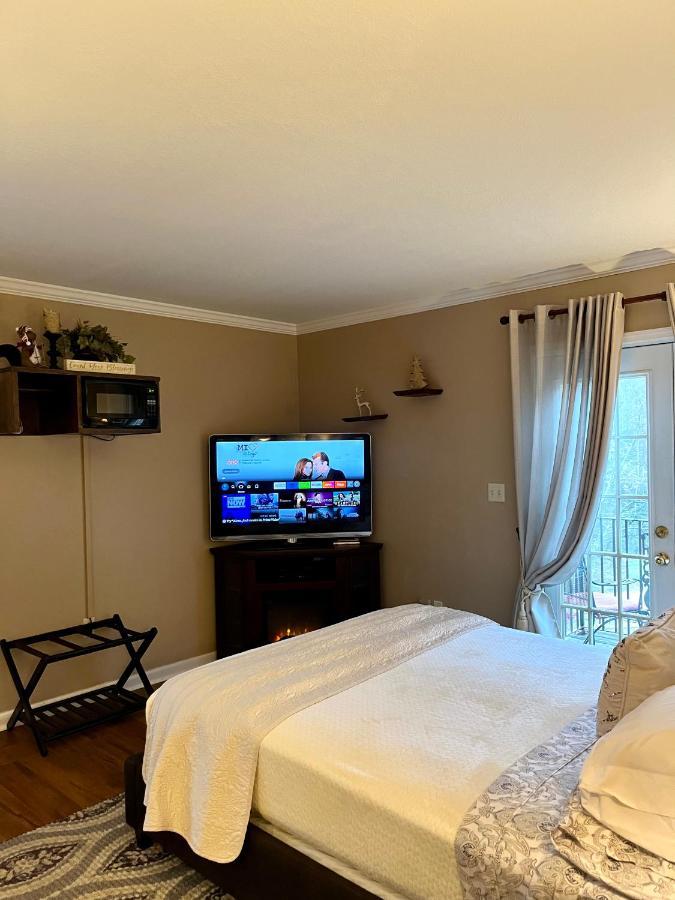 Deluxe Queen Suite Private Balcony