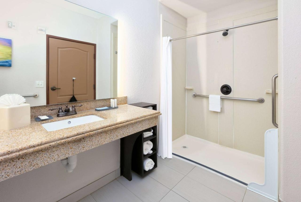 King Room Roll Shower Mobility or Hearing Accessible Non-Smoking