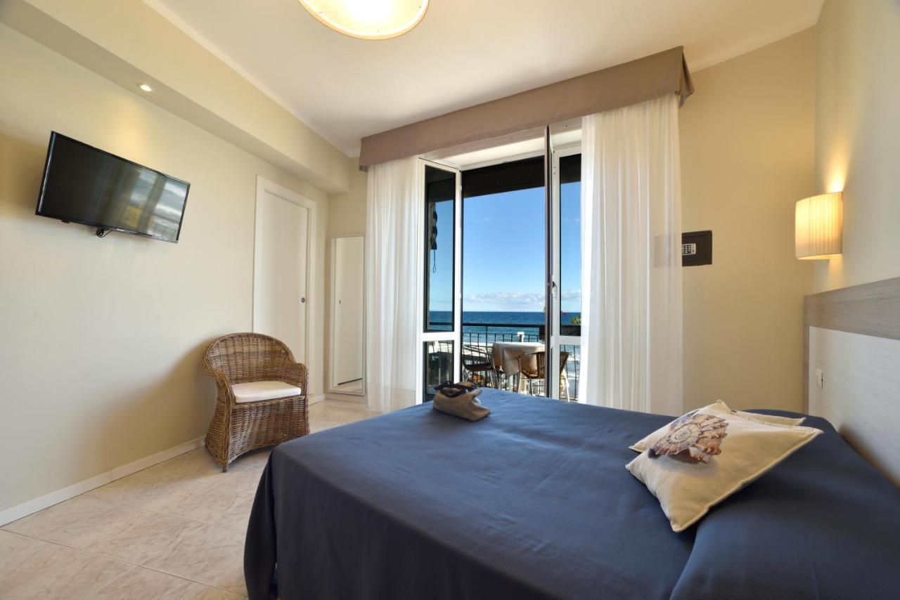 Double or Twin Room Sea View