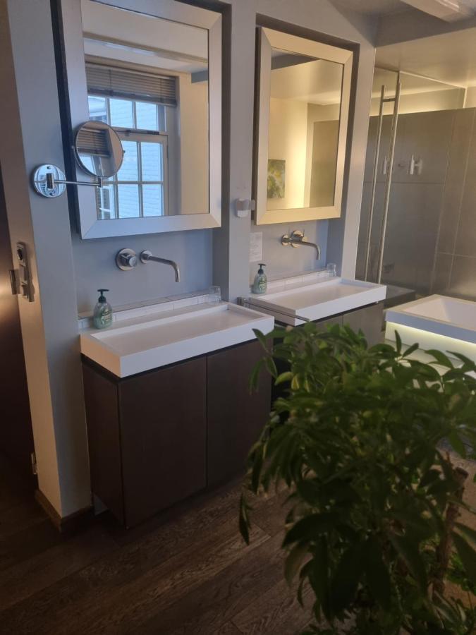 Deluxe Double Room Bath