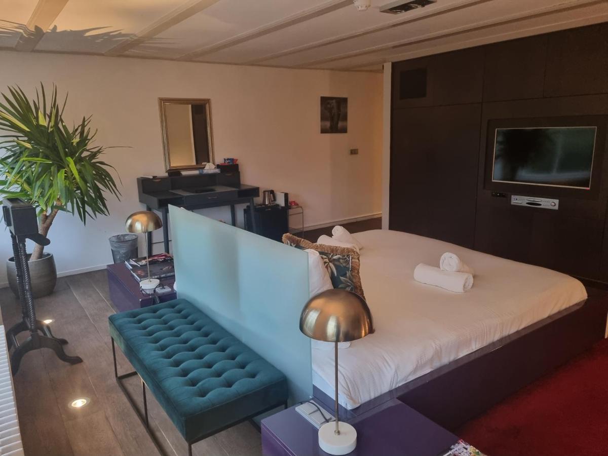 Deluxe Double Room Bath