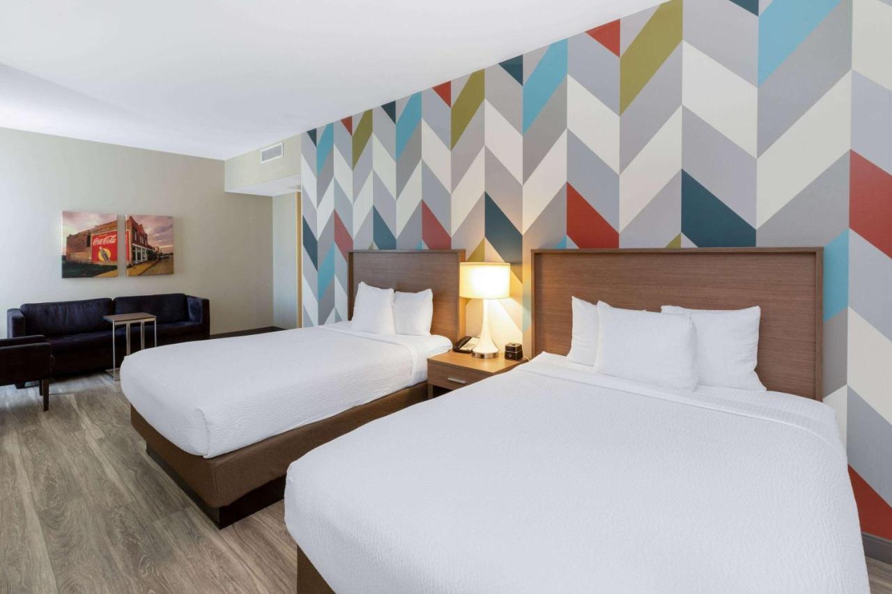 Studio Suite with Two Queen Beds and Bath Tub - Mobility Accessible/Non-Smoking