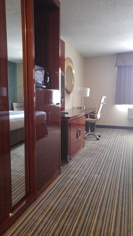 Deluxe King Room Jetted Tub Non-Smoking