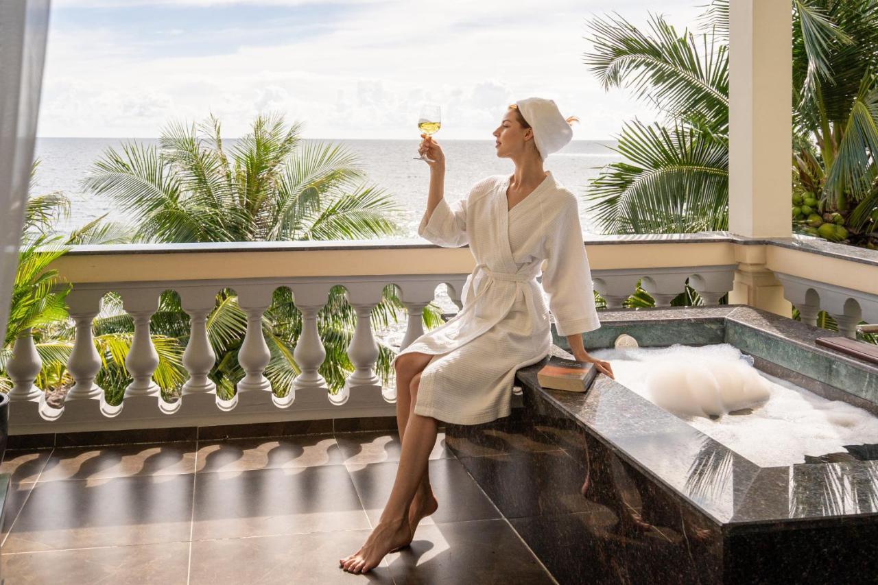 Villa Ocean Front Bathtub
