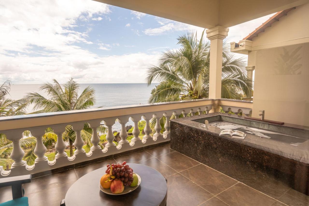 Villa Ocean Front Bathtub