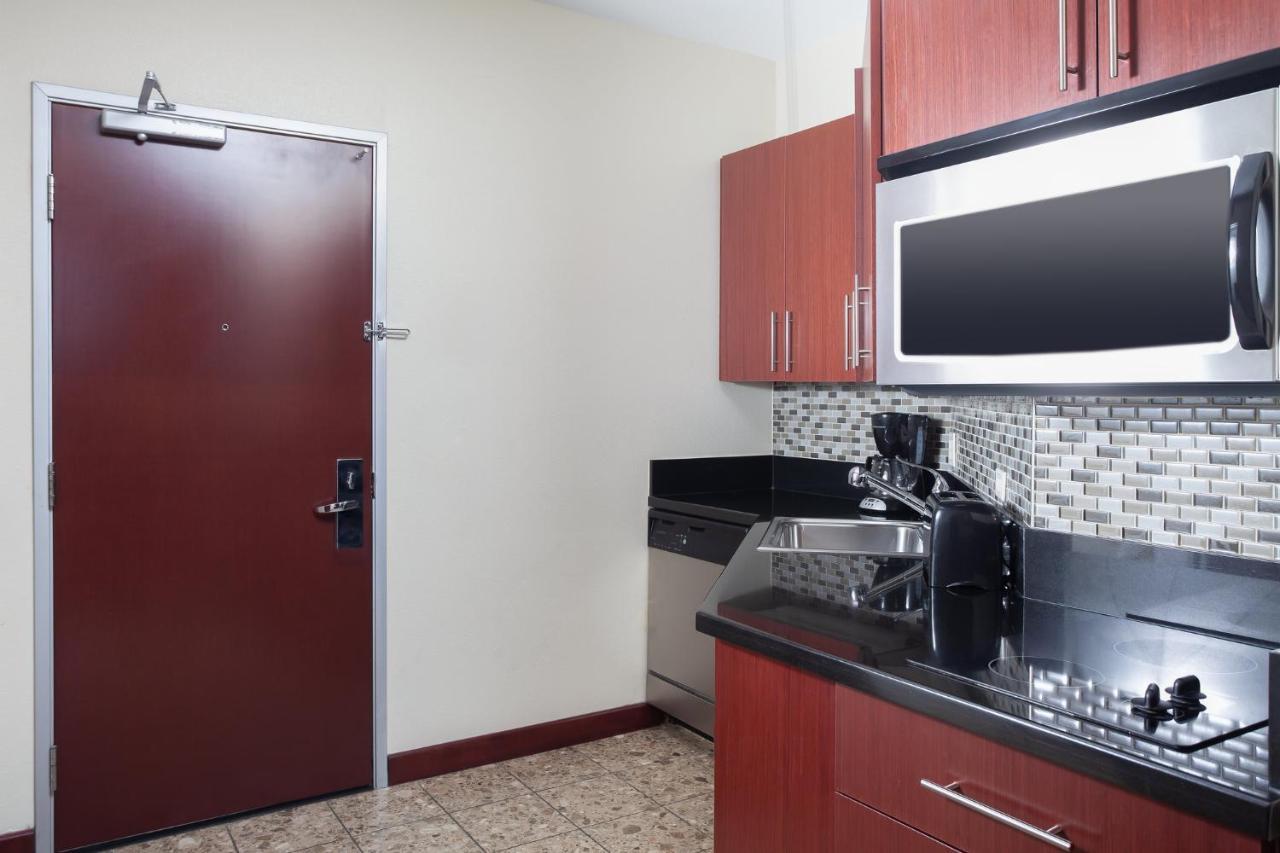Studio Queen Suite Two Queen Beds City View
