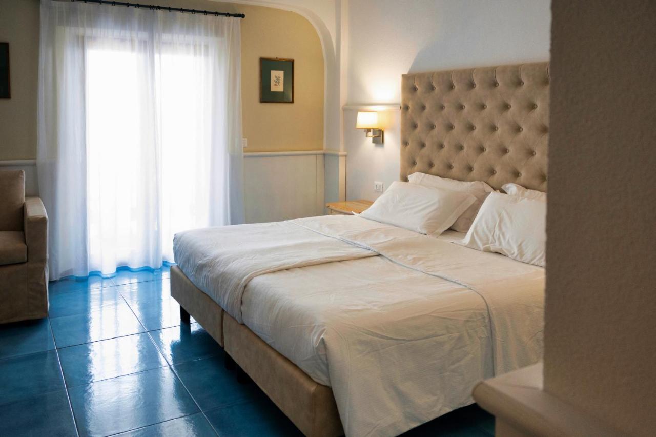 Double or Twin Room Sea View