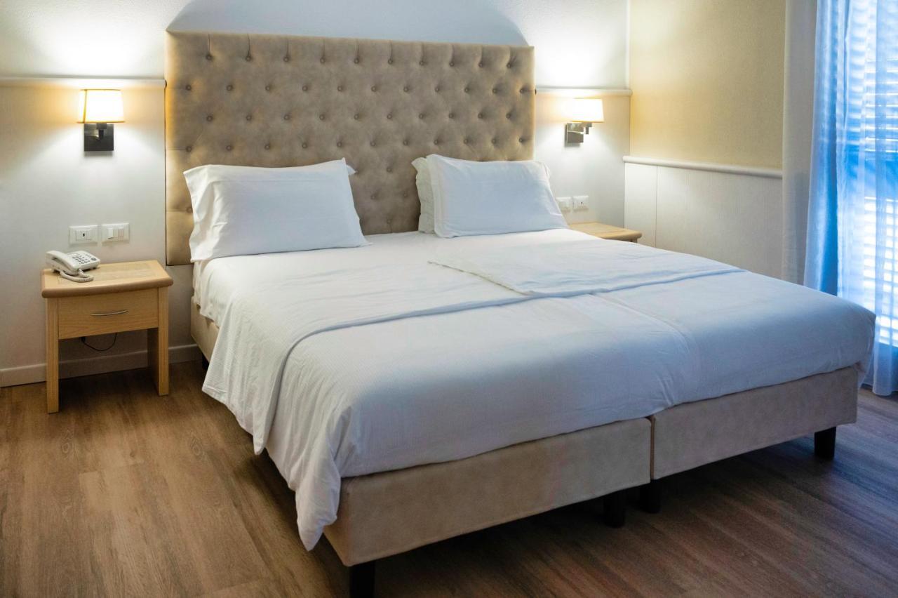 Double or Twin Room Sea View