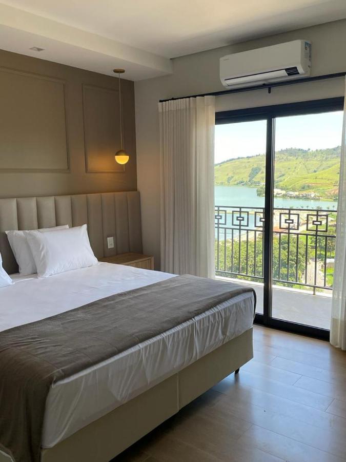Suíte Deluxe com Vista do Lago