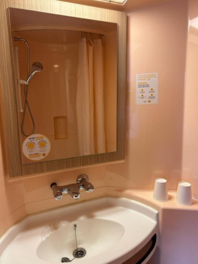 Triple Room 3 Singles Beds