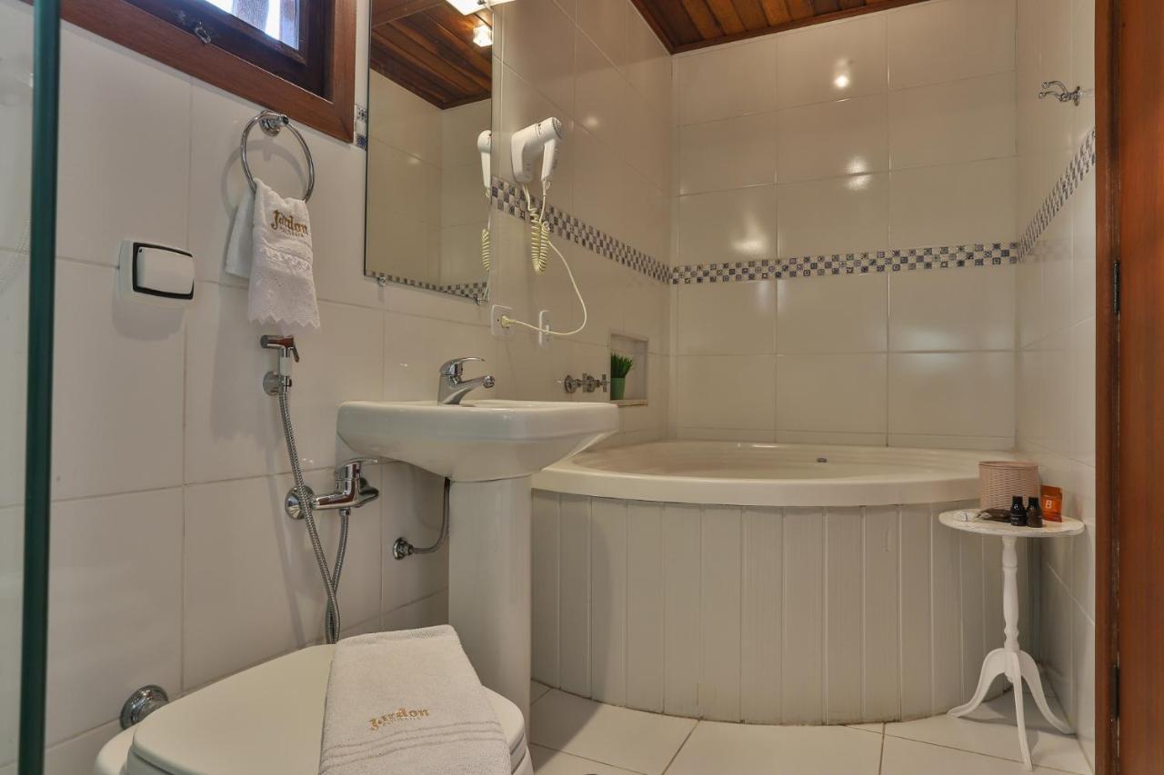 Luxury Suite Spa Bath