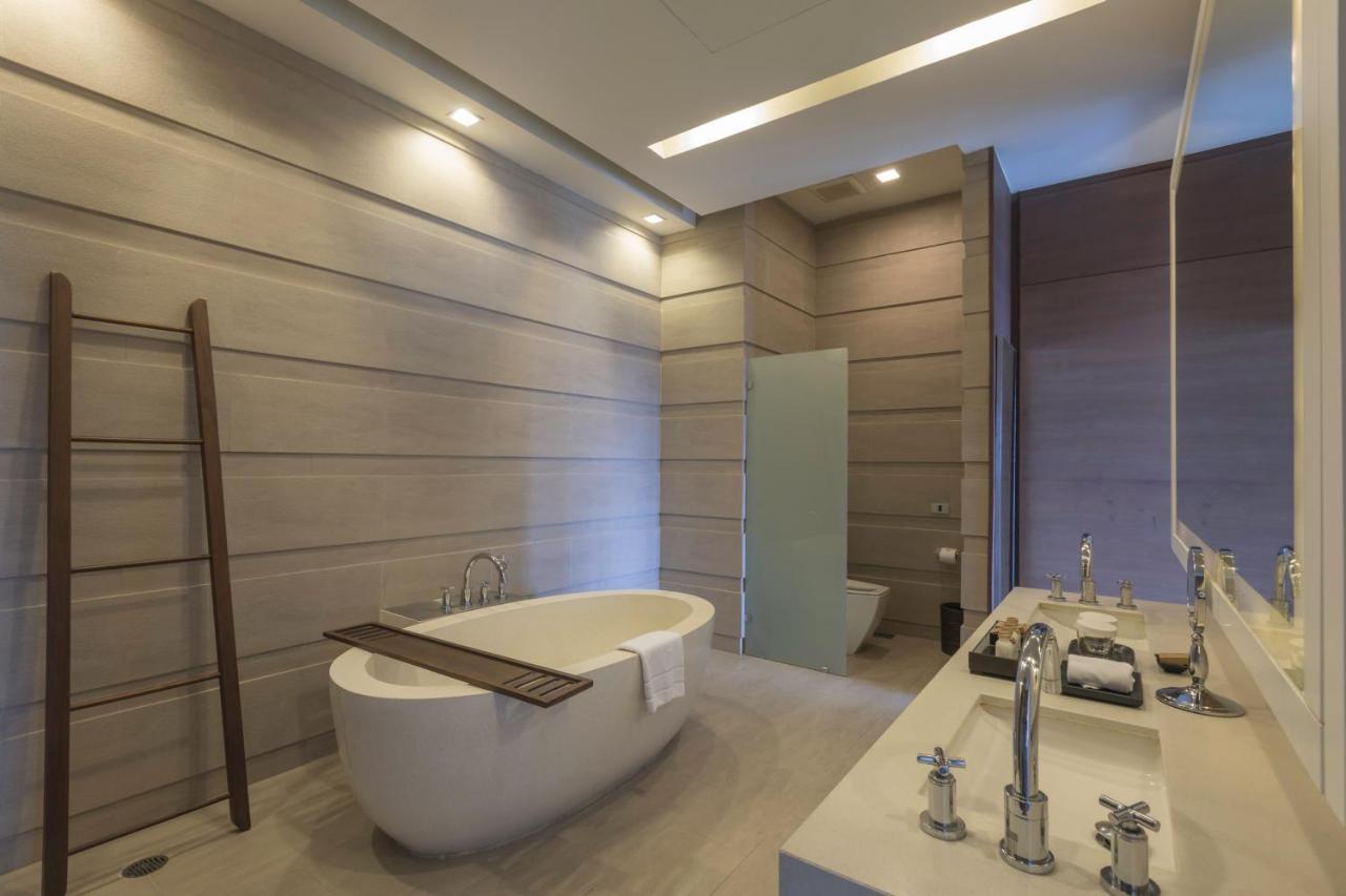 Sky Pool Suite