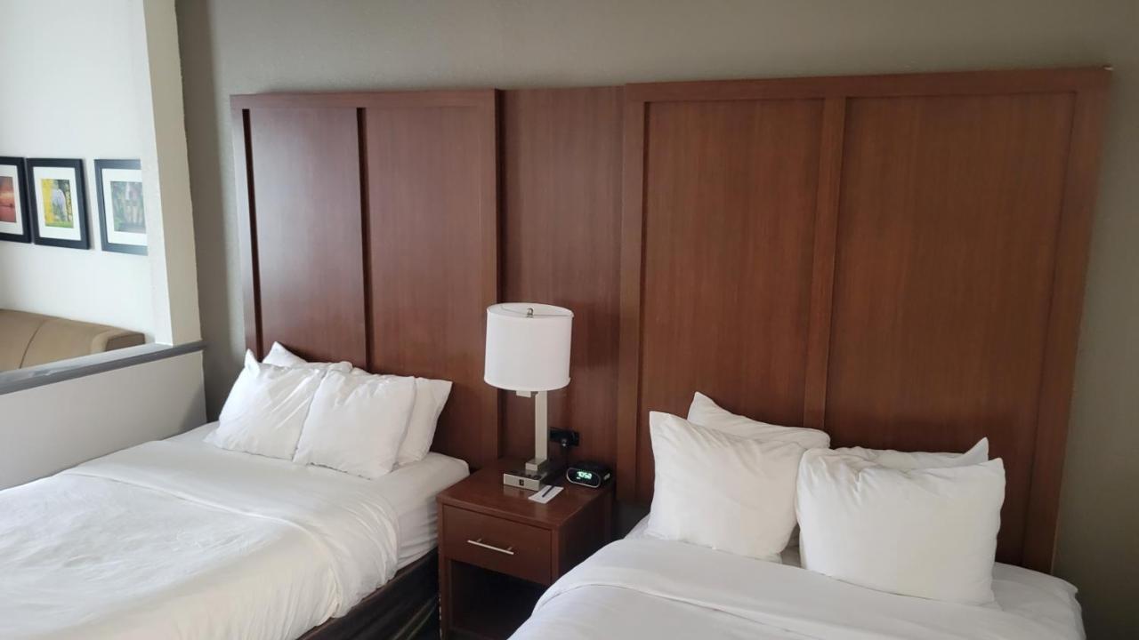 Double Suite Two Double Beds Non-Smoking