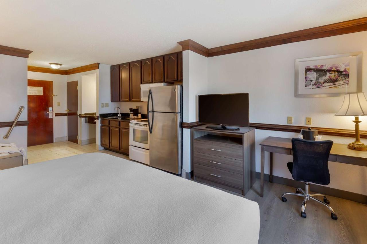 King Suite Whirlpool Non-Smoking