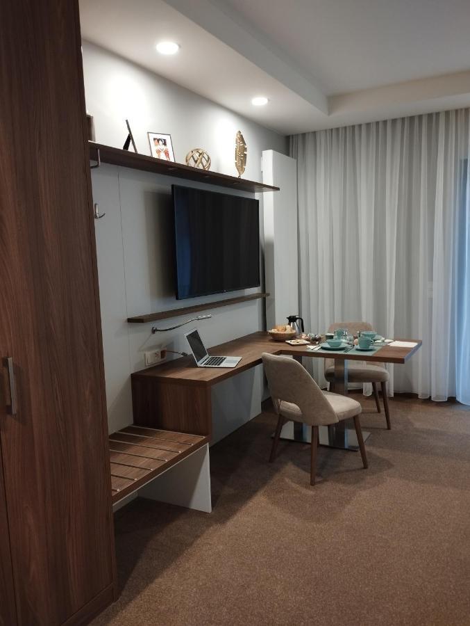 Geräumiges Deluxe Doppelzimmer mit Küche und Balkon