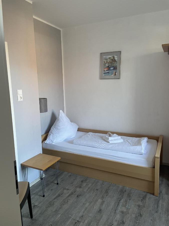 Family Room with Private Bathroom,1357396505:JPEG