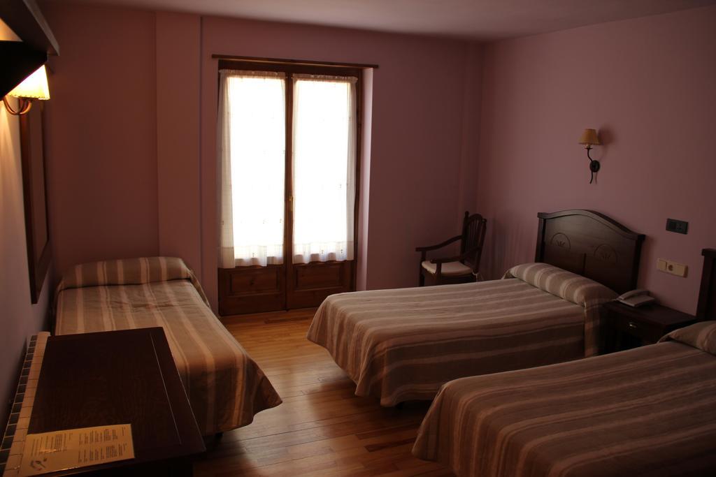 Basic Triple Room