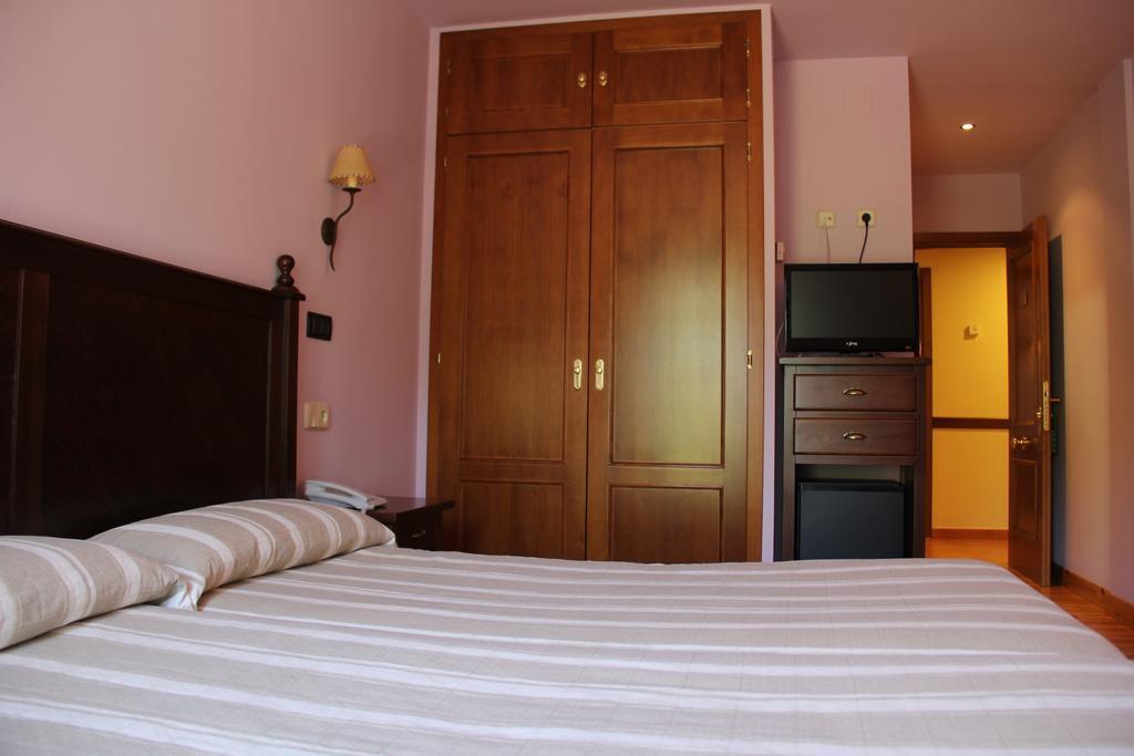 Basic Triple Room