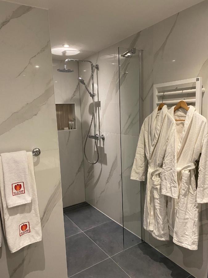 King Suite Spa Bath