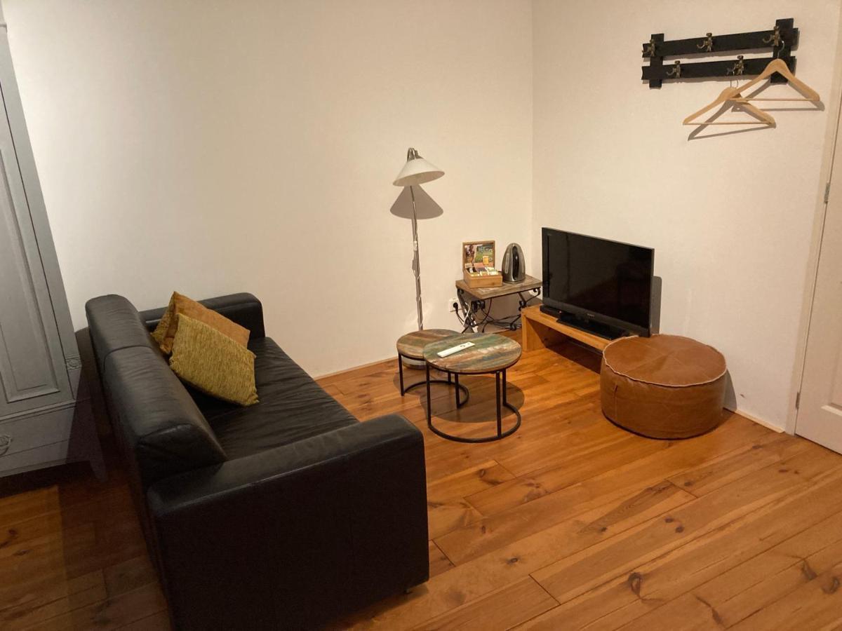 Large Double Room,1334381333:JPEG
