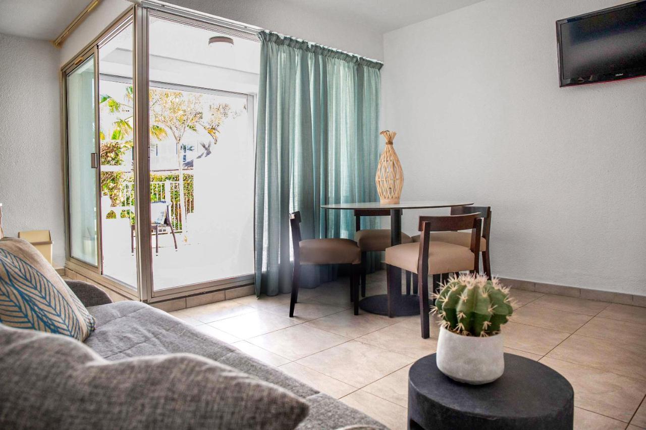 One-Bedroom Apartment Terrace Lagoon View