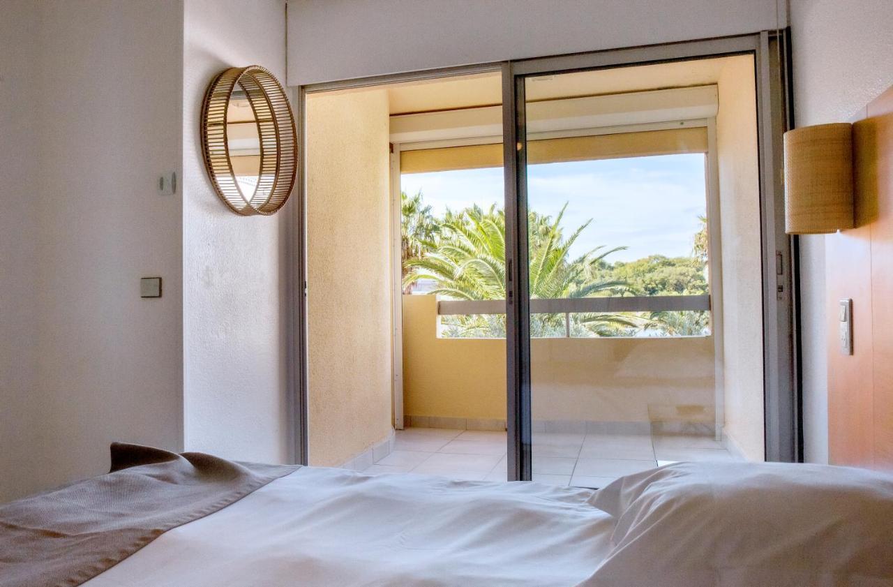 One-Bedroom Apartment Terrace Sea View