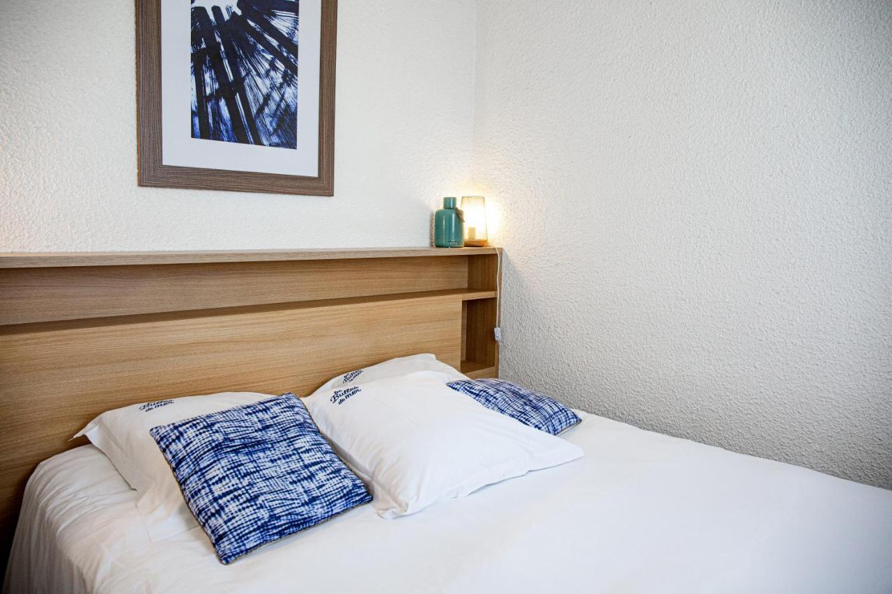 Three-Bedroom Apartment Terrace Sea View