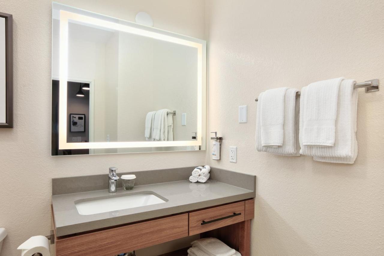 One Queen Bed Balcony Studio Suite Non-Smoking
