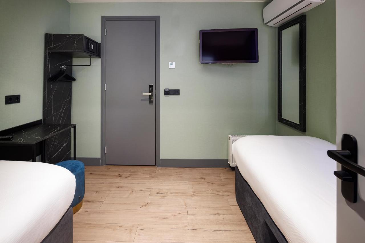 Twin Room Private Bathroom