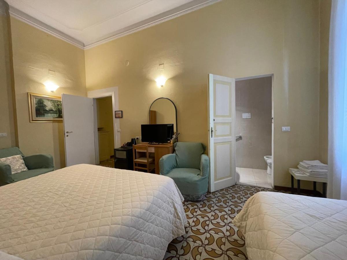 Twin Room Private Internal Bathroom