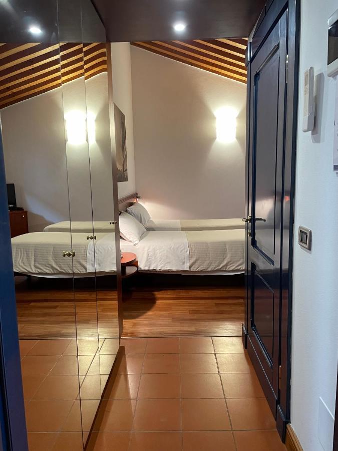 Twin Room Private Bathroom