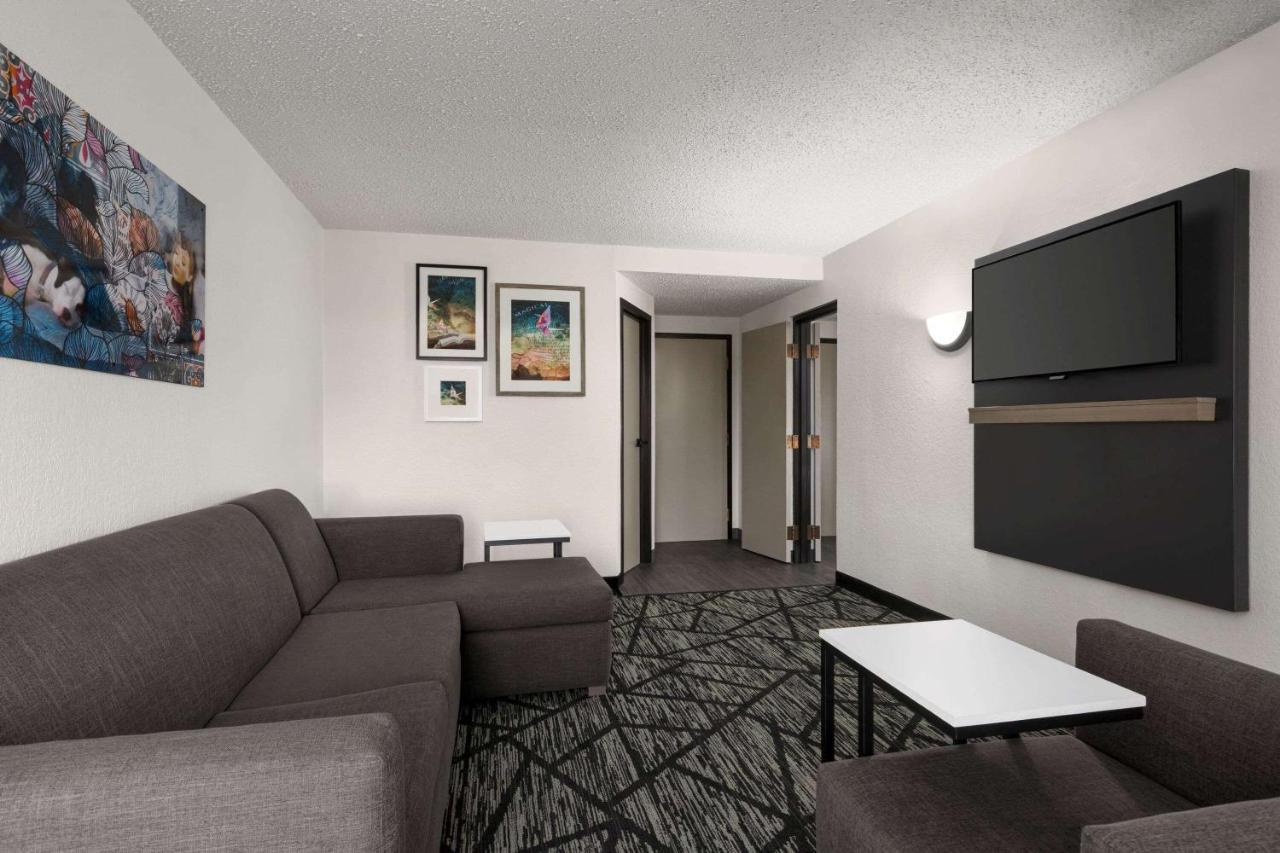 One-Bedroom Suite Two Double Beds Non-Smoking