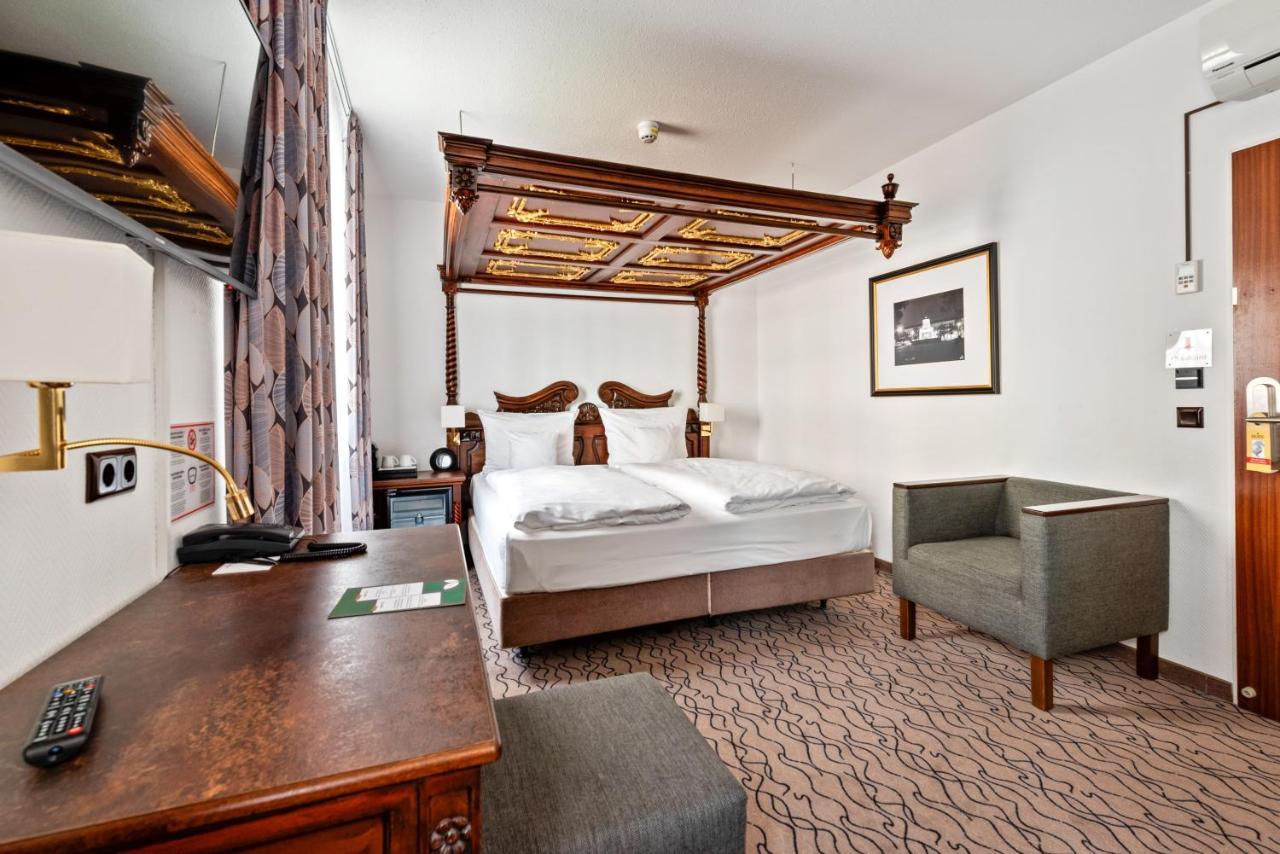 Club Double Room Courtyard View