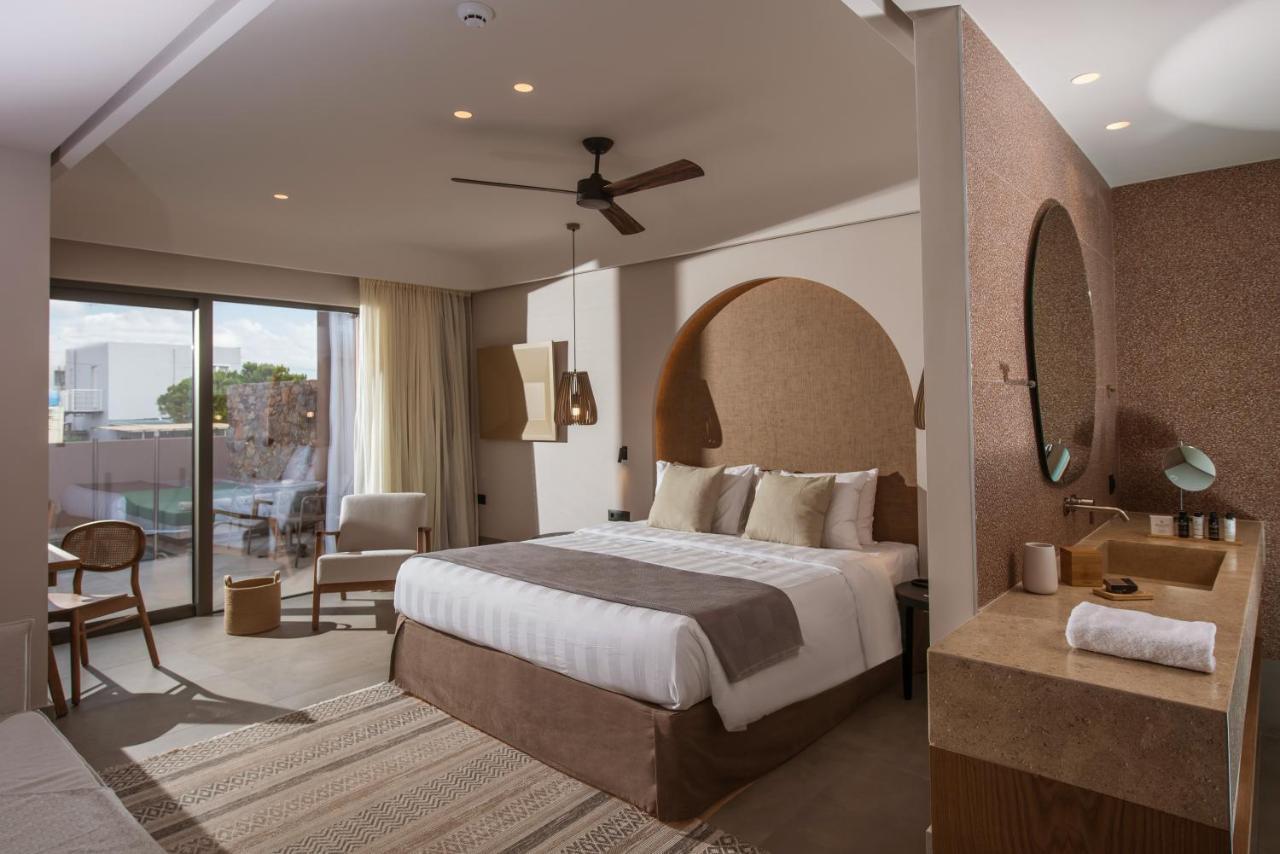 Junior Suite with Private Pool and Sea View,1340900882:JPEG