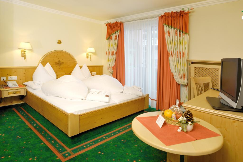 Standard Double Room,744109660:JPEG