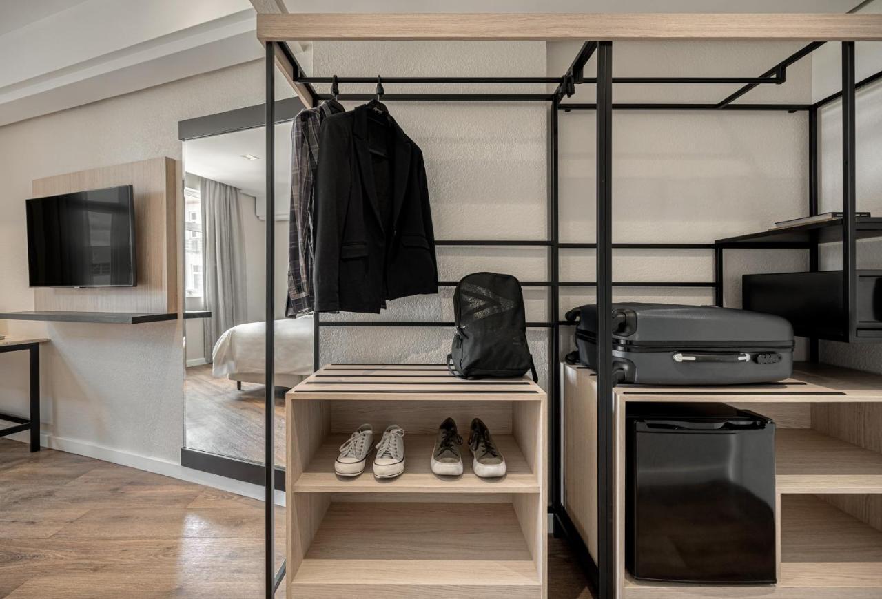 Standard Double 1 Queen Bed
