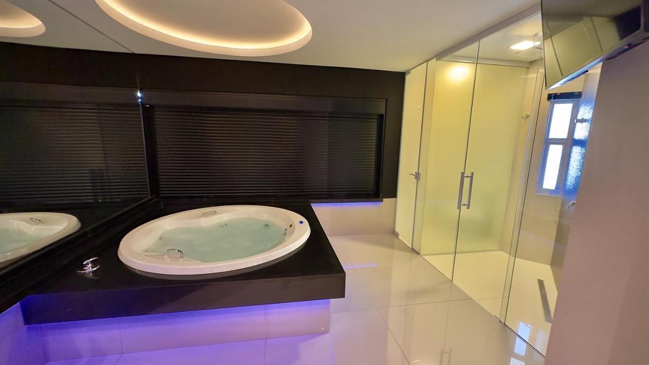 King Suite Spa Bath