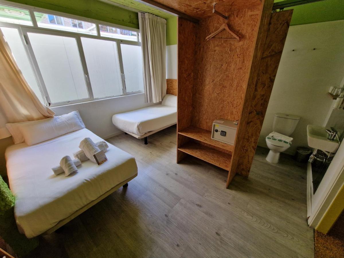 Twin Room Private Bathroom