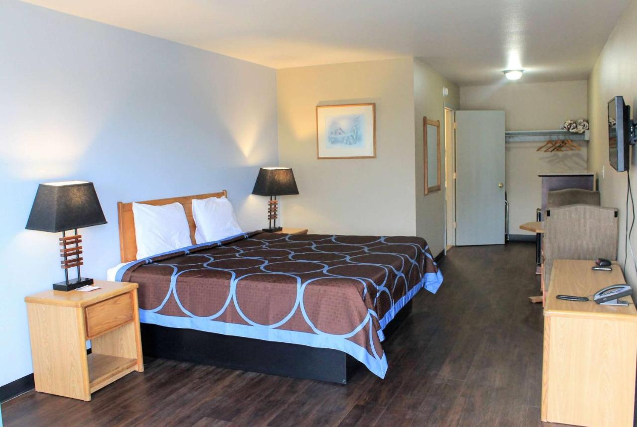 One-Bedroom King Suite - Non-Smoking