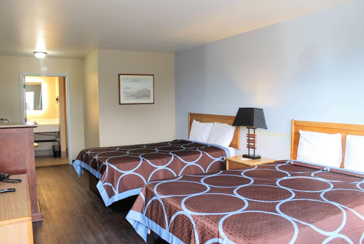 Queen Room with Two Queen Beds, Mobility Access and Roll-In Shower - Non-Smoking